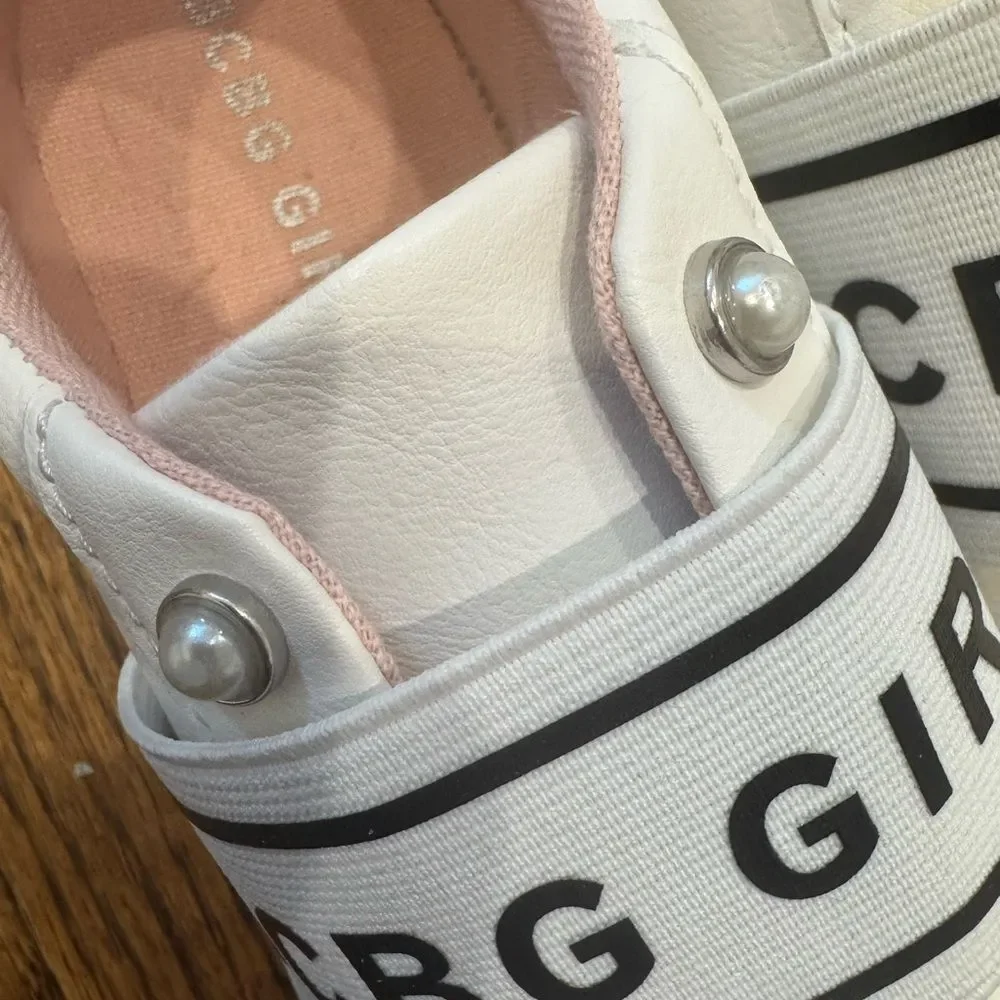 BCBG GIRLS White Large Logo Slip On Sneakers Pearl Details Sz 3 Like New